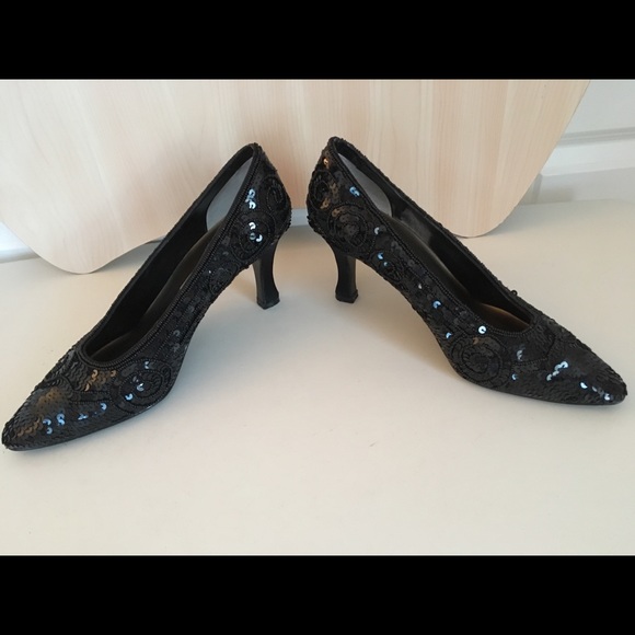 Shoes - Picture 2 of 7